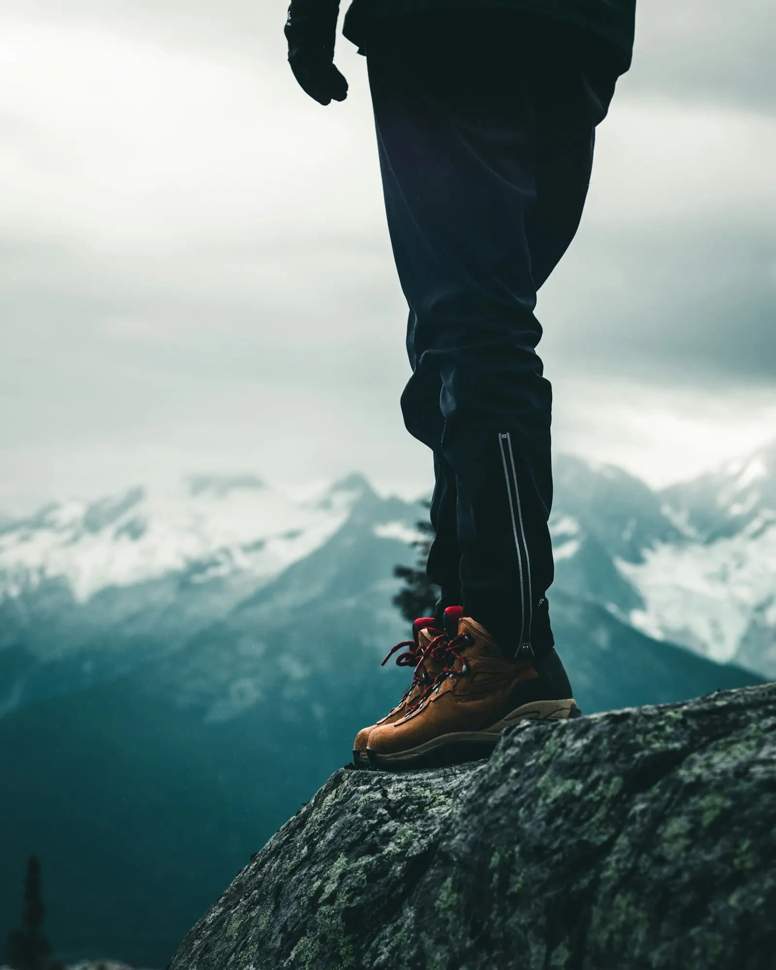 Khumbu Mid Waterproof Trekking Boot EU 41 Earth brown image 2 of 3